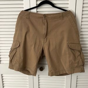 Mens Patagonia cargo shorts. Sz 40. Missing back button.